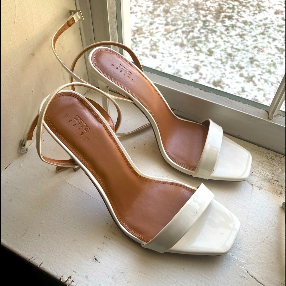 Brand new sandals size 9